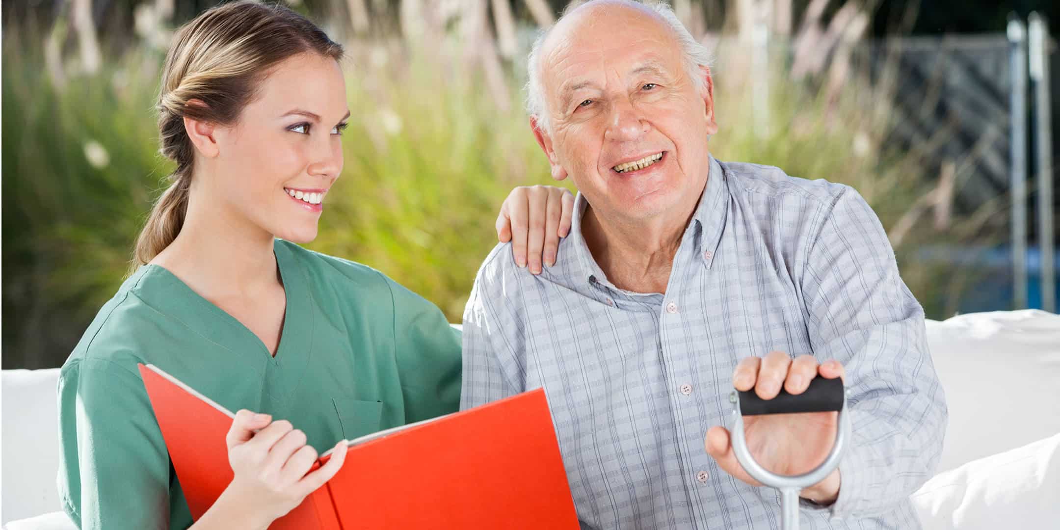 senior-caregiver-duties-in-professional-family-care-settings